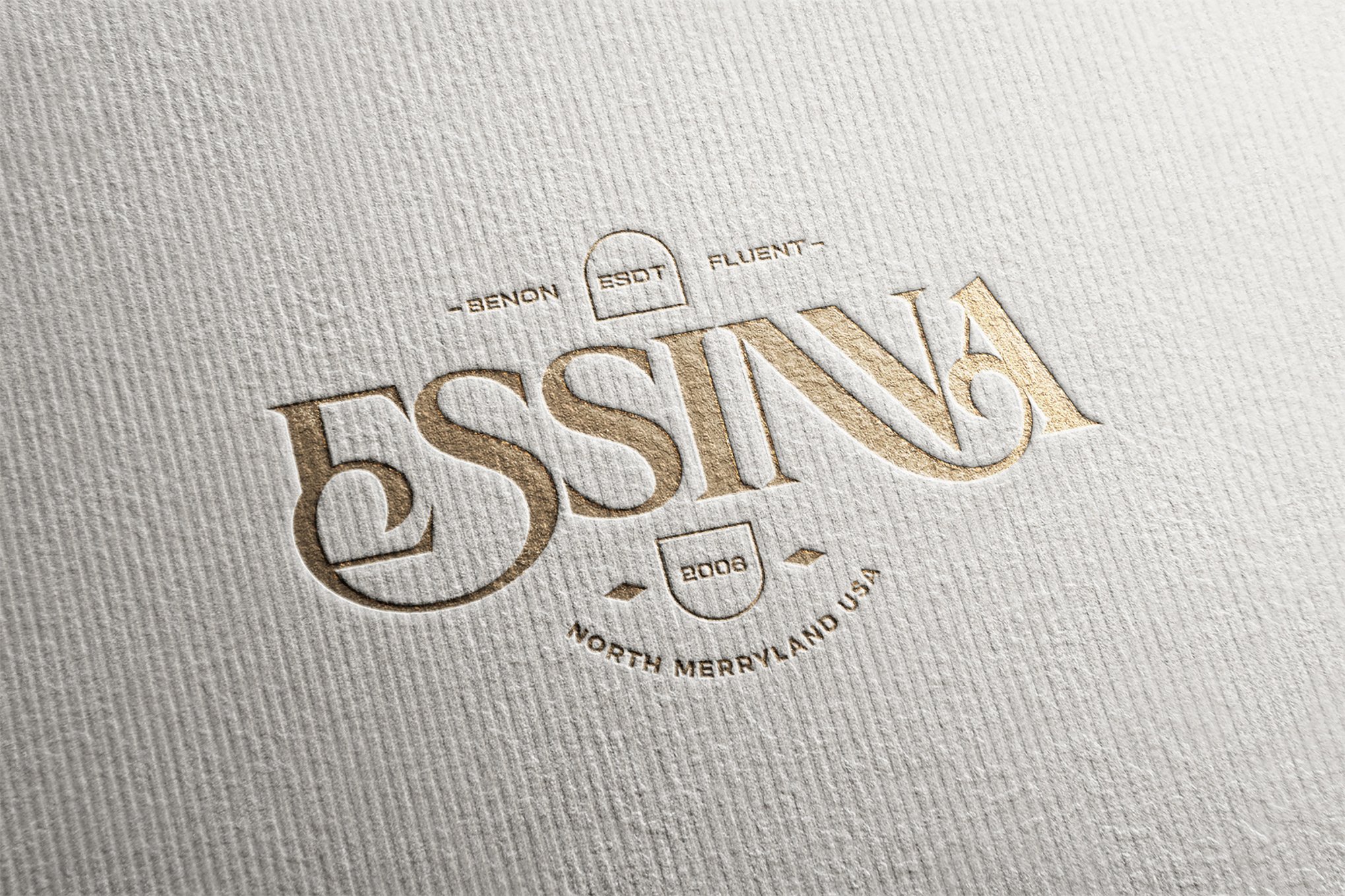 Maqueta de logotipo de lámina dorada en negrita