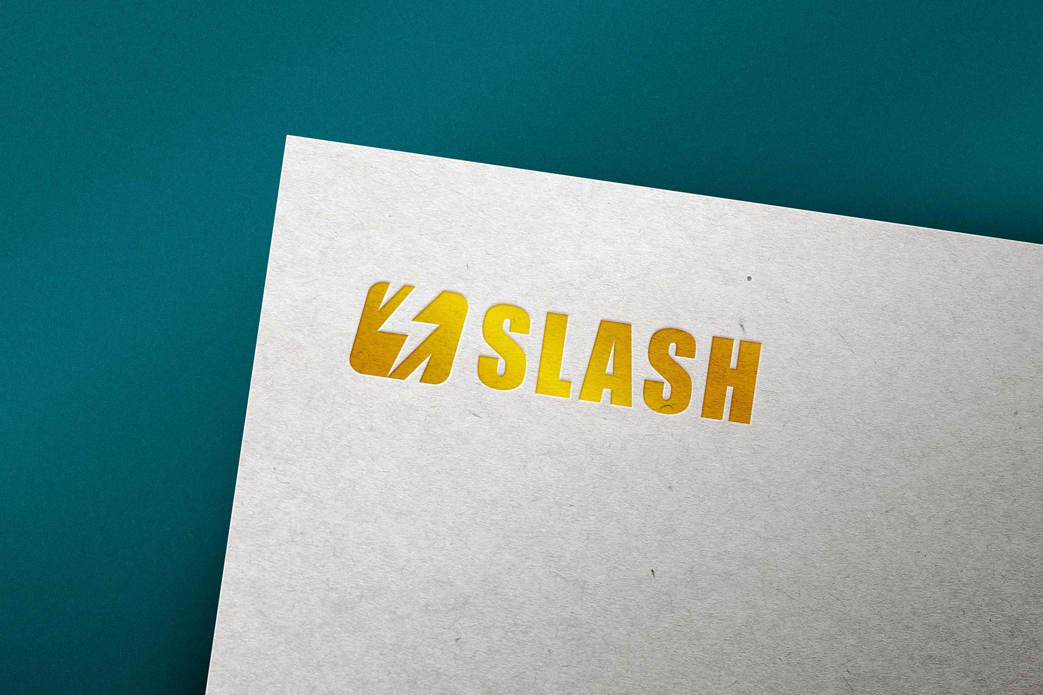 Maqueta de logotipo en papel de lámina dorada