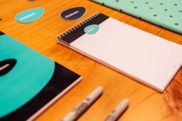 7 Effective Personal Branding Tips for Designers (+ Examples)